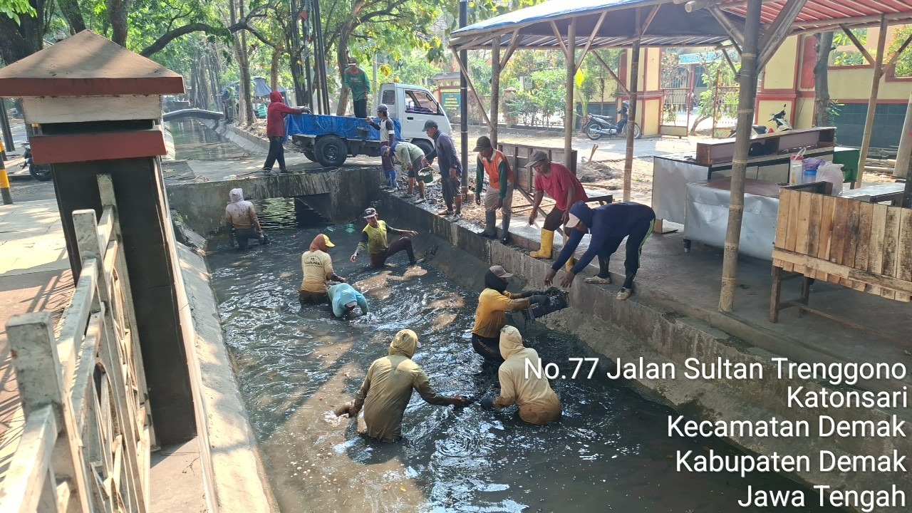 Pembersihan Rutin Saluran Pembuang Katonsari